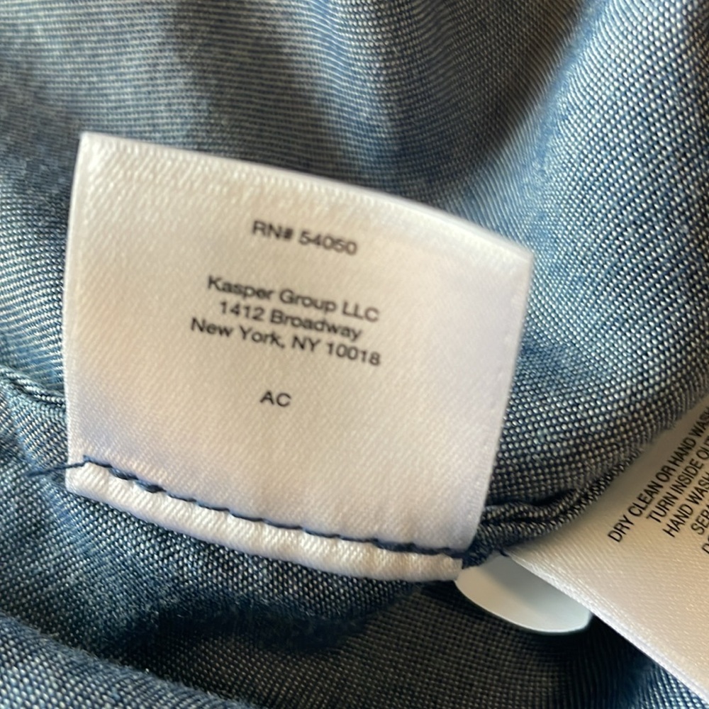Anne Klein Women’s SZ M Sleeveless Pullover Ruffle Neck Denim -Look Soft Top - Picture 10 of 13